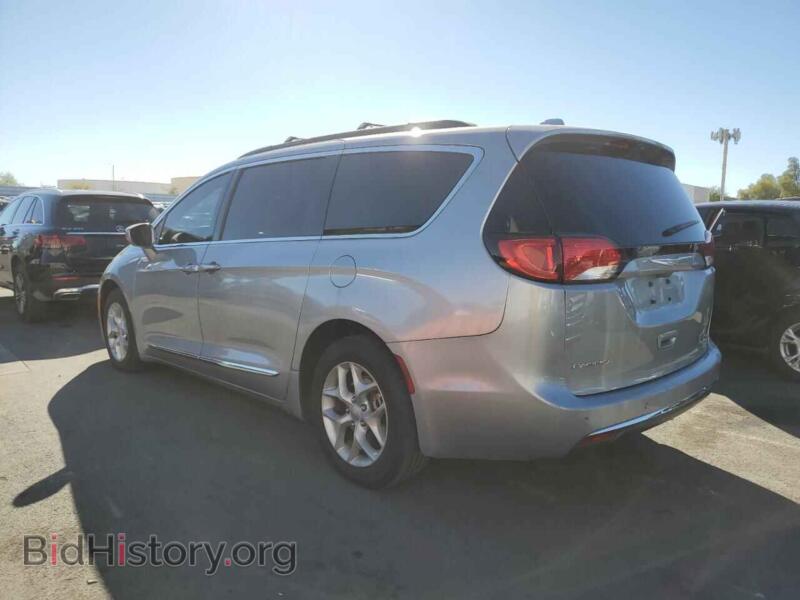 2017 Chrysler PACIFICA (VIN 2C4RC1BG8HR668399) — photo 2 of 13