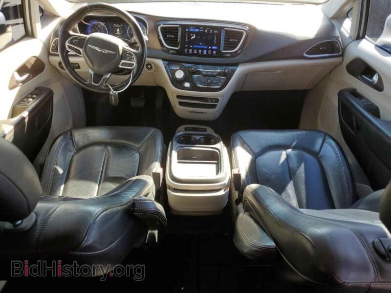 2017 Chrysler PACIFICA (VIN 2C4RC1BG8HR668399) — photo 8 of 13