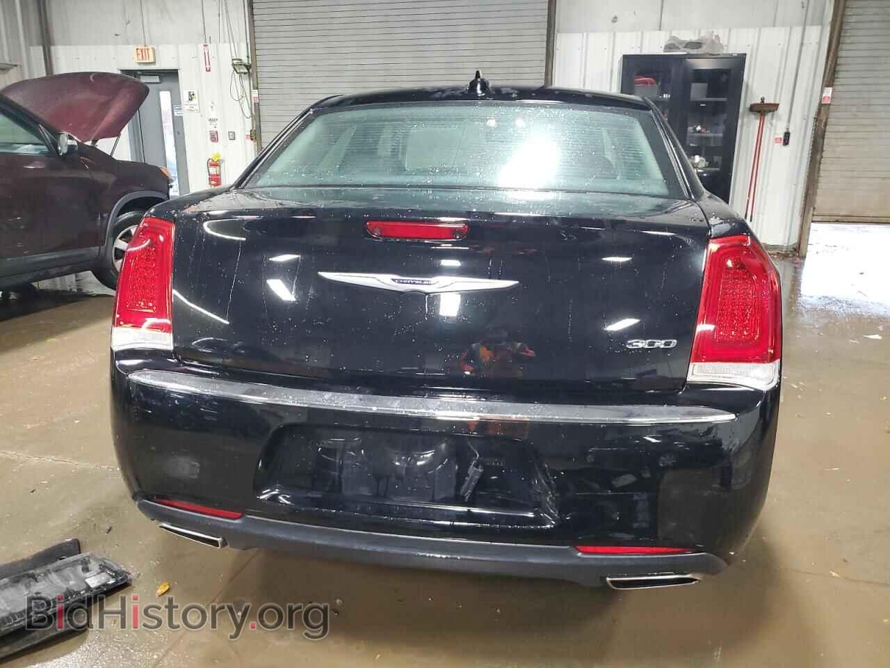 2019 CHRYSLER 300 - VIN: 2C3CCAAG0KH693631 - Фото 6