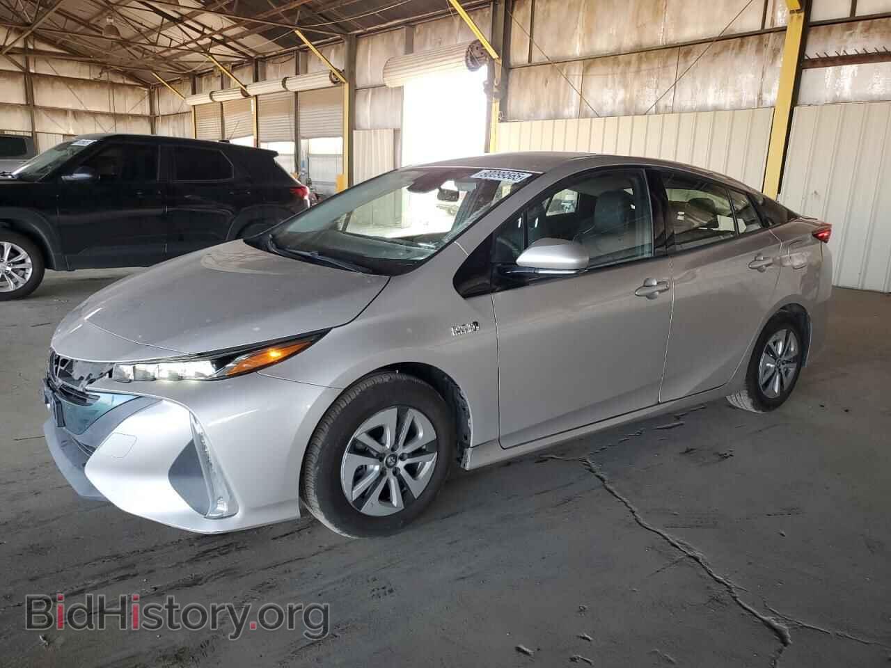 Фотография JTDKARFP9H3014956 - TOYOTA PRIUS 2017