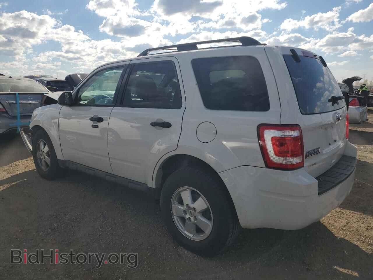 2011 FORD ESCAPE - VIN: 1FMCU0D76BKA66032 - Фото 2
