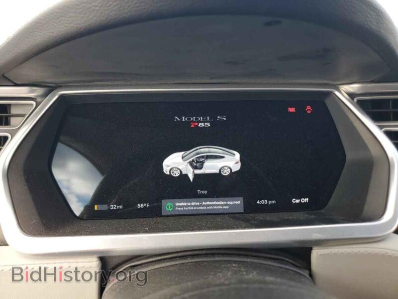 2013 Tesla MODEL S (VIN 5YJSA1CP7DFP20746) — фото 9 из 12
