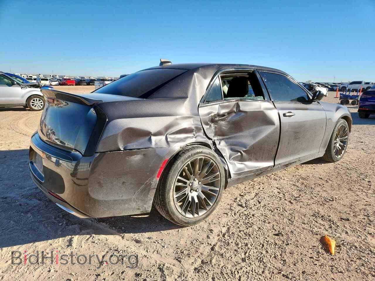 2019 CHRYSLER 300 - VIN: 2C3CCAAG4KH614316 - Фото 3