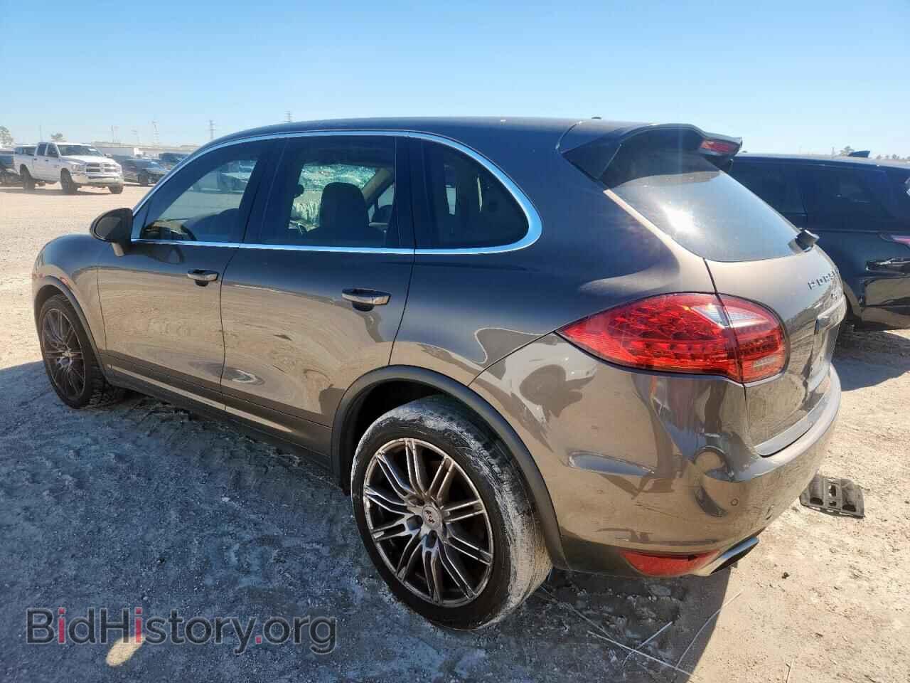 2011 PORSCHE CAYENNE - VIN: WP1AA2A21BLA04670 - Photo 2