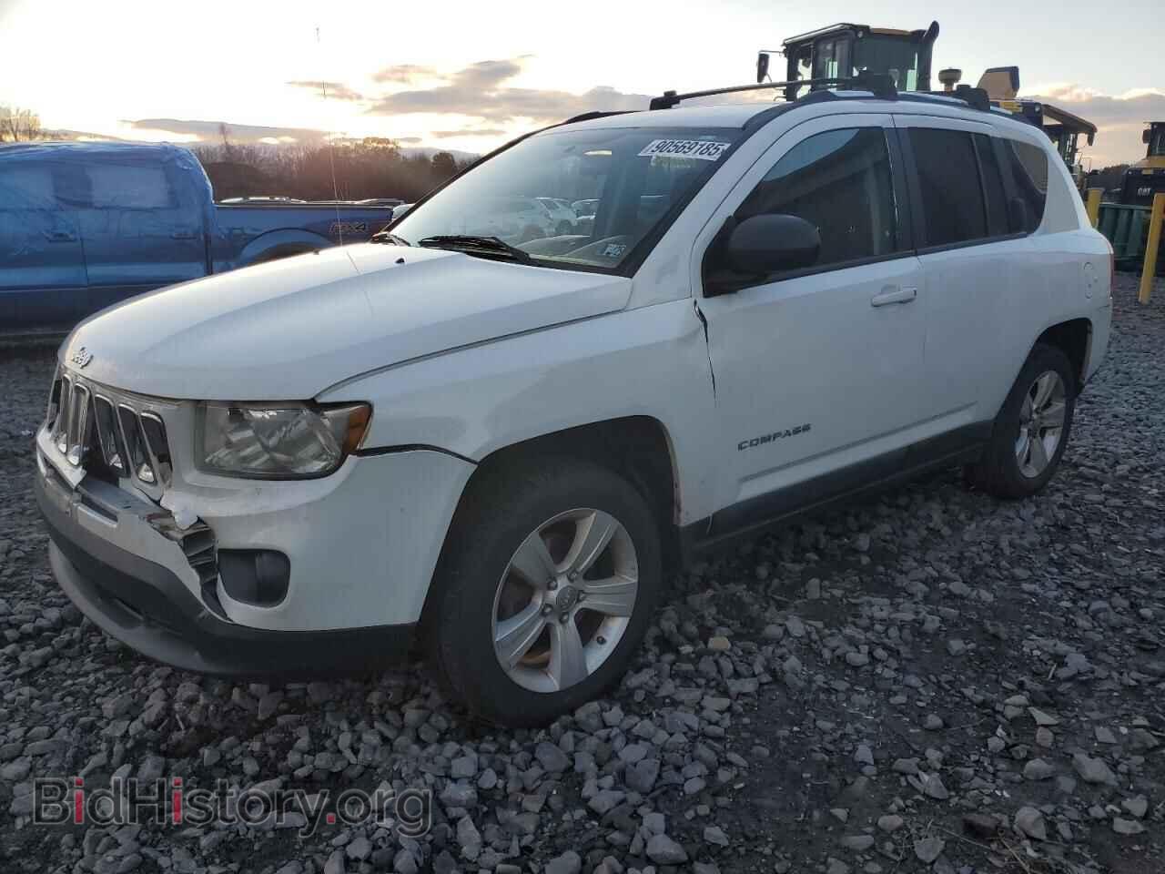 Photo 1J4NF1FBXBD250645 - JEEP COMPASS 2011