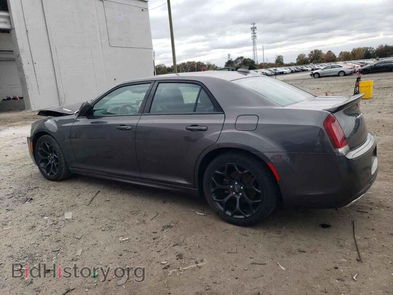 2019 CHRYSLER 300 - VIN: 2C3CCABG0KH740820 - Фото 2