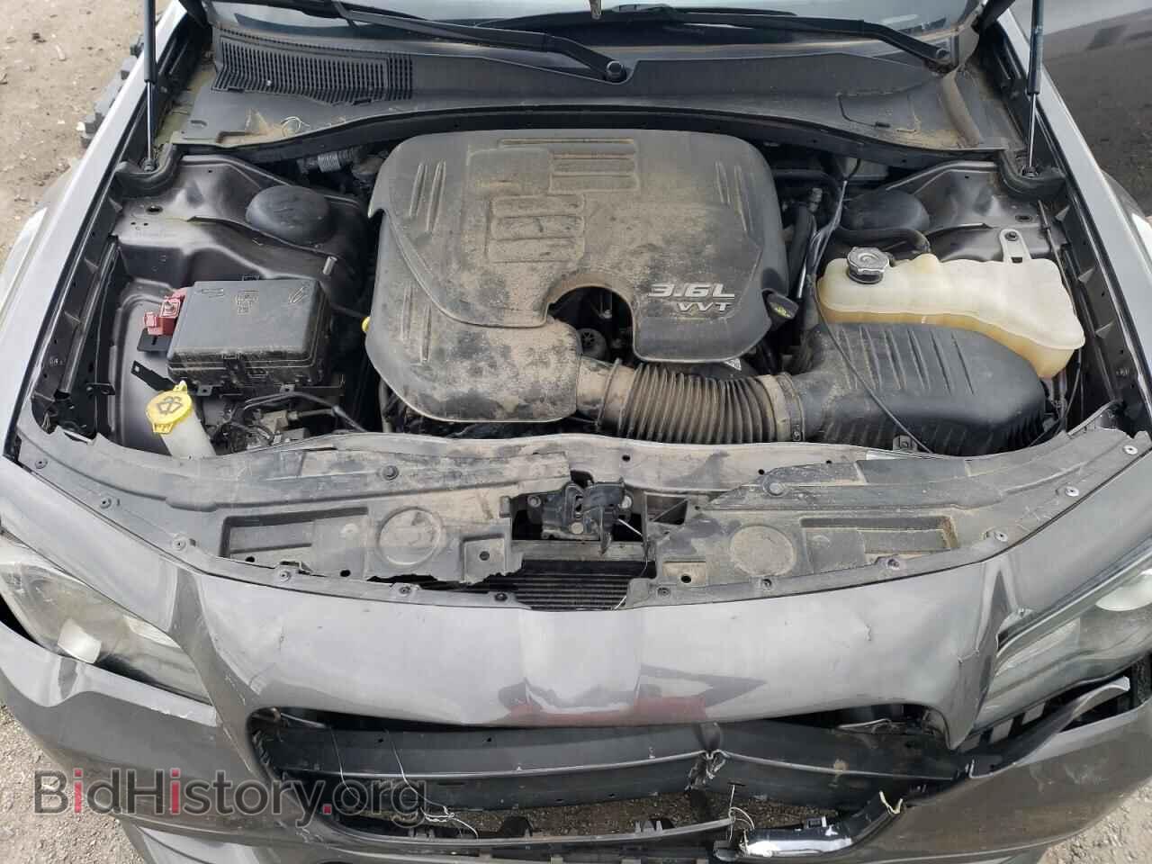 2019 CHRYSLER 300 - VIN: 2C3CCABG0KH740820 - Фото 11