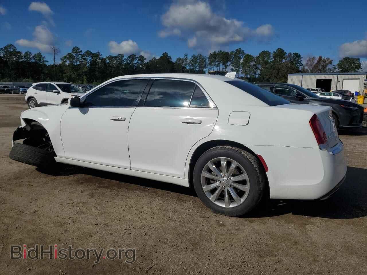 2017 CHRYSLER 300 - VIN: 2C3CCARGXHH610364 - Фото 2