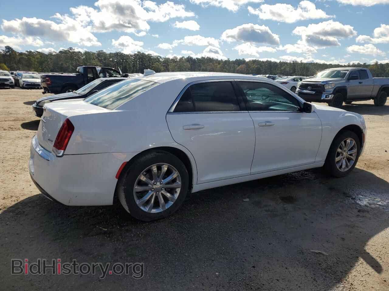 2017 CHRYSLER 300 - VIN: 2C3CCARGXHH610364 - Фото 3