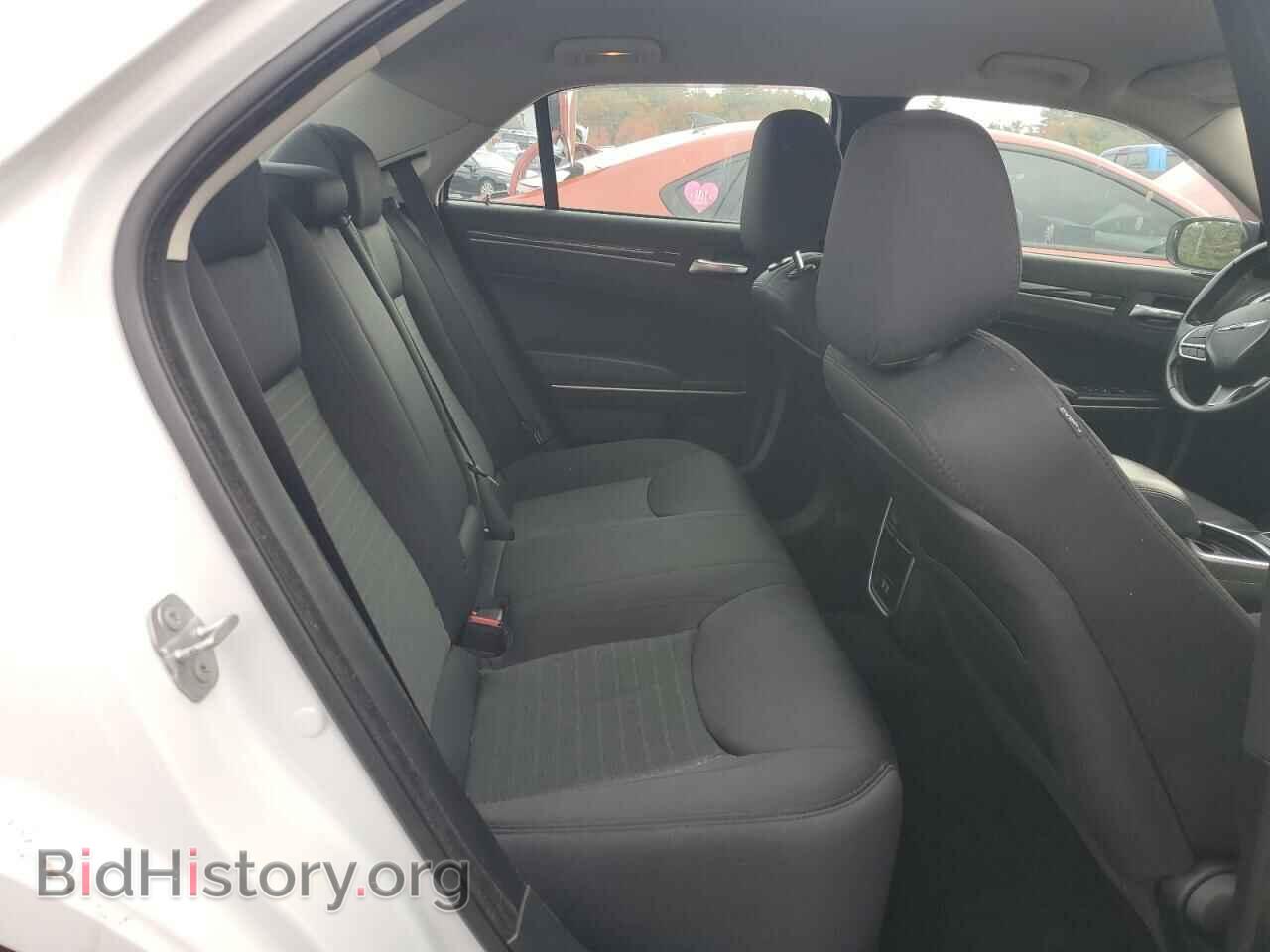 2019 CHRYSLER 300 - VIN: 2C3CCARG1KH581151 - Фото 10