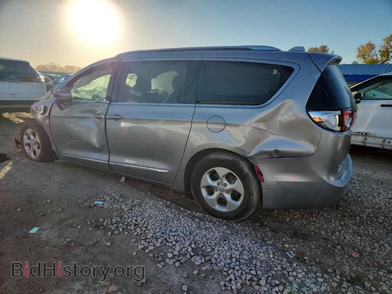 2018 CHRYSLER PACIFICA - VIN: 2C4RC1L71JR364951 - Photo 2