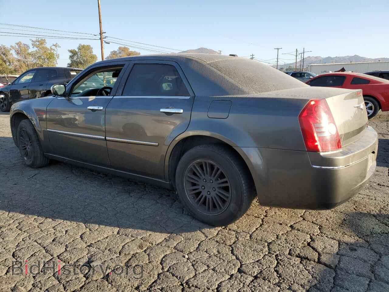 2010 CHRYSLER 300 - VIN: 2C3CA5CV8AH206182 - Фото 2