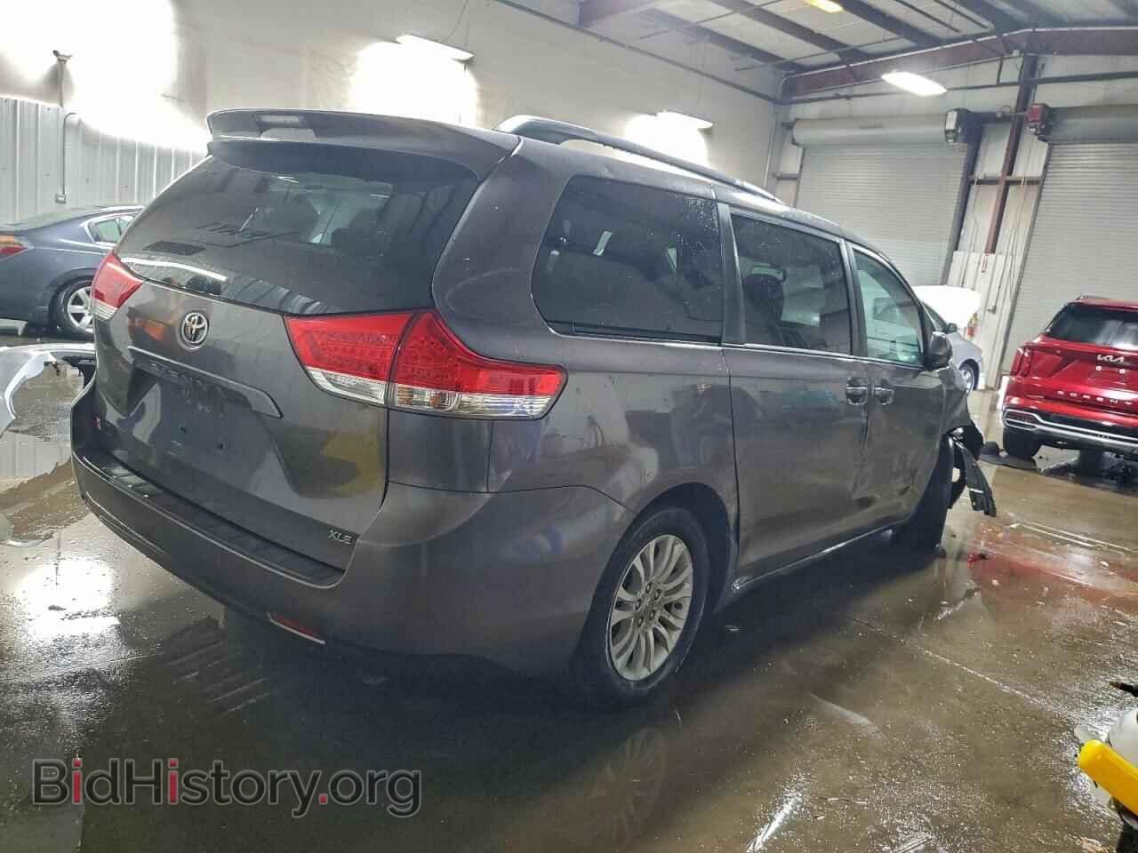 2011 TOYOTA All Models - VIN: 5TDYK3DC0BS132730 - Фото 3