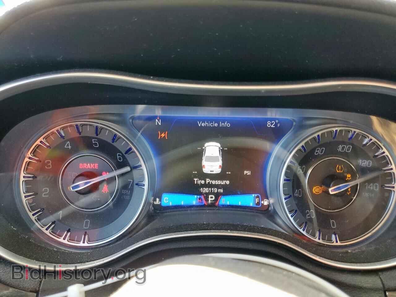 2019 CHRYSLER 300 - VIN: 2C3CCAAG5KH501104 - Фото 9