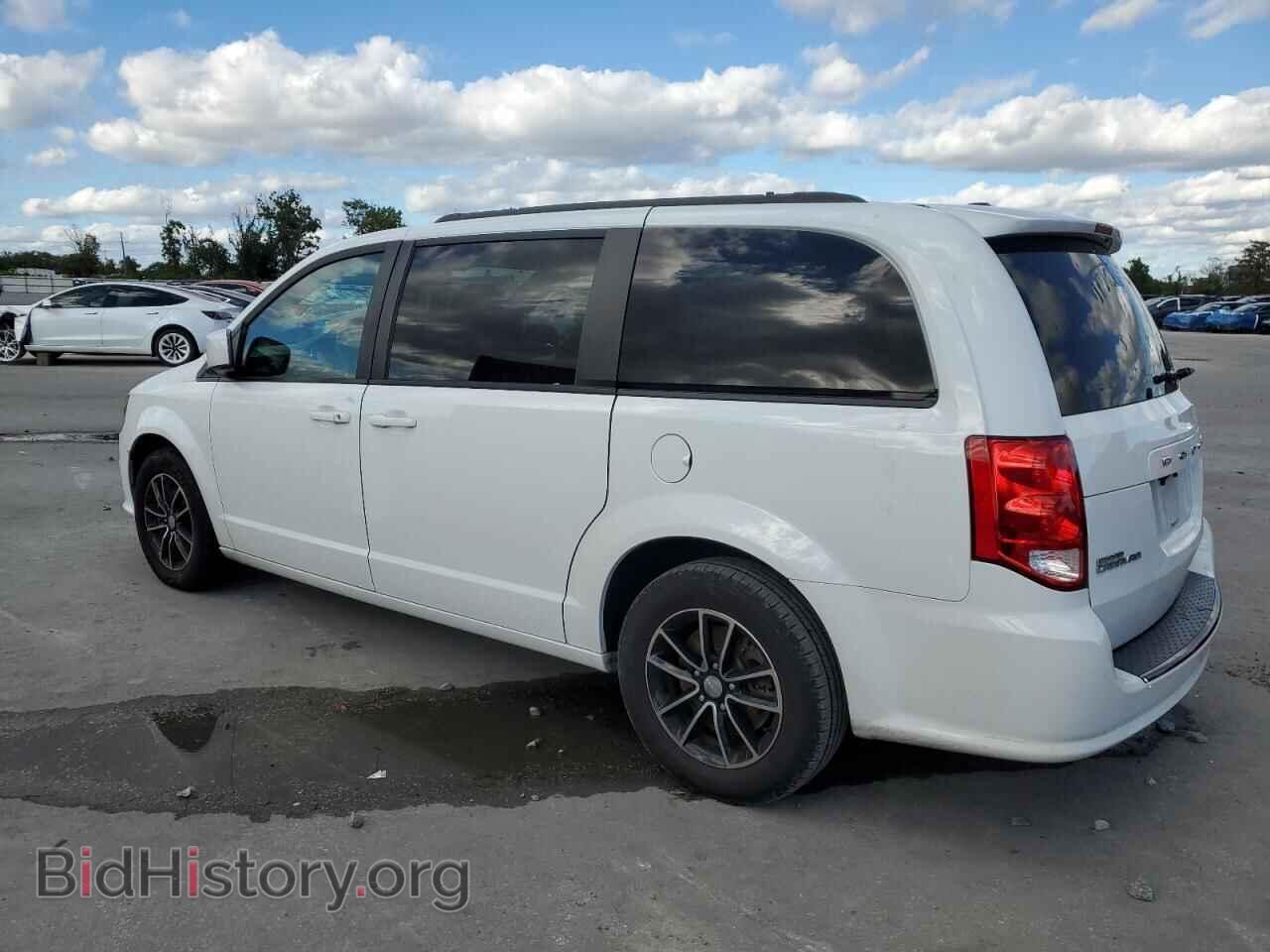 2018 DODGE CARAVAN - VIN: 2C4RDGCG9JR136907 - Фото 2
