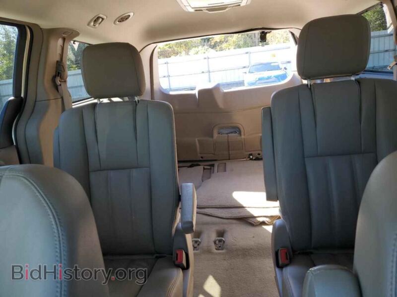 2016 Chrysler MINIVAN (VIN 2C4RC1BG5GR191557) — photo 10 of 16