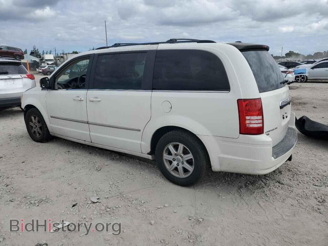2010 CHRYSLER MINIVAN - VIN: 2A4RR8DX2AR366305 - Фото 2