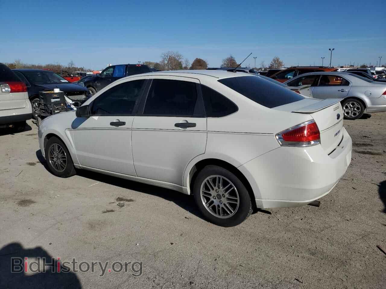 2011 FORD FOCUS - VIN: 1FAHP3FN2BW123677 - Фото 2