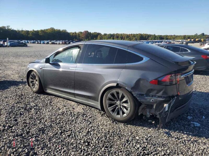 2017 Tesla MODEL X (VIN 5YJXCBE2XHF056830) — фото 2 из 12