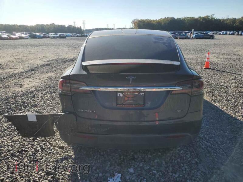 2017 Tesla MODEL X (VIN 5YJXCBE2XHF056830) — фото 6 из 12