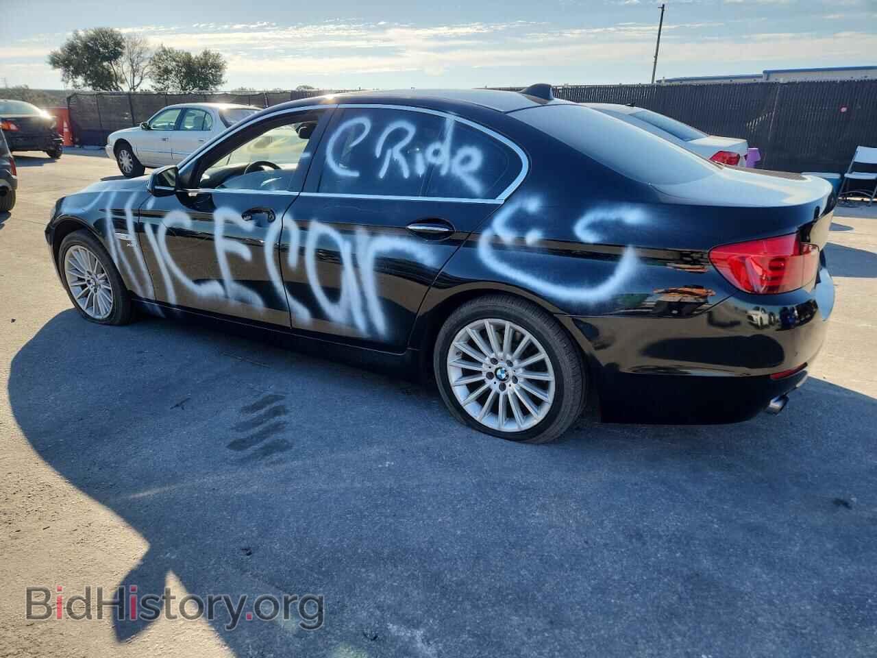 2011 BMW 5 SERIES - VIN: WBAFU7C59BC876806 - Фото 2