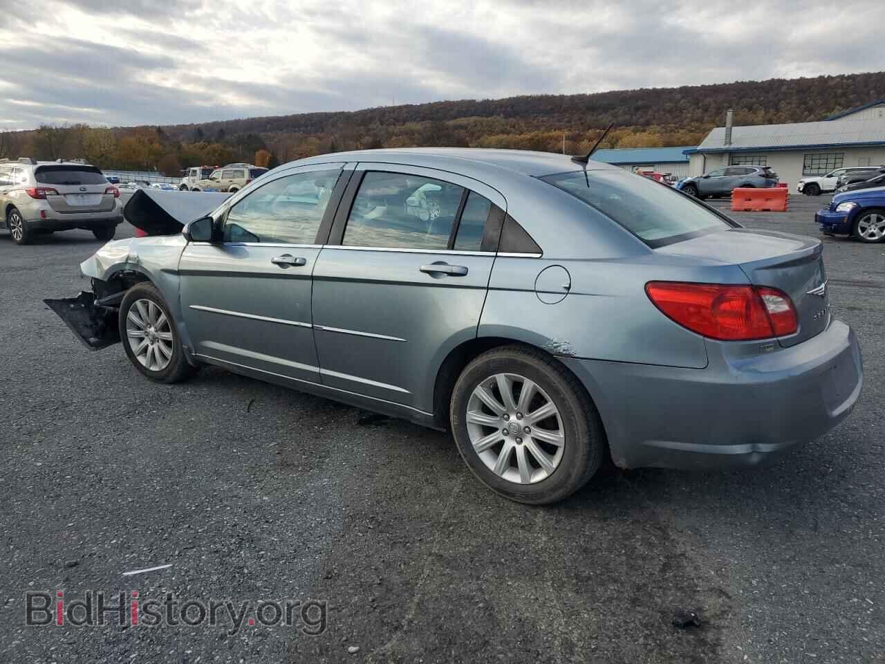 2010 CHRYSLER SEBRING - VIN: 1C3CC5FDXAN192547 - Фото 2