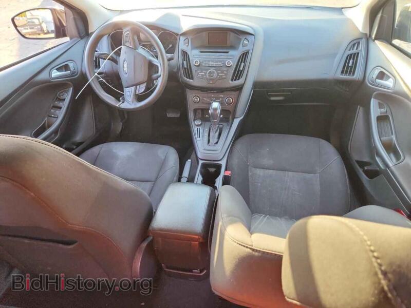 2016 Ford FOCUS (VIN 1FADP3F29GL319886) — фото 8 из 12