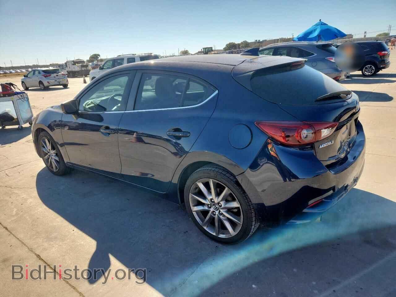 2018 MAZDA 3 - VIN: 3MZBN1M36JM256627 - Фото 2