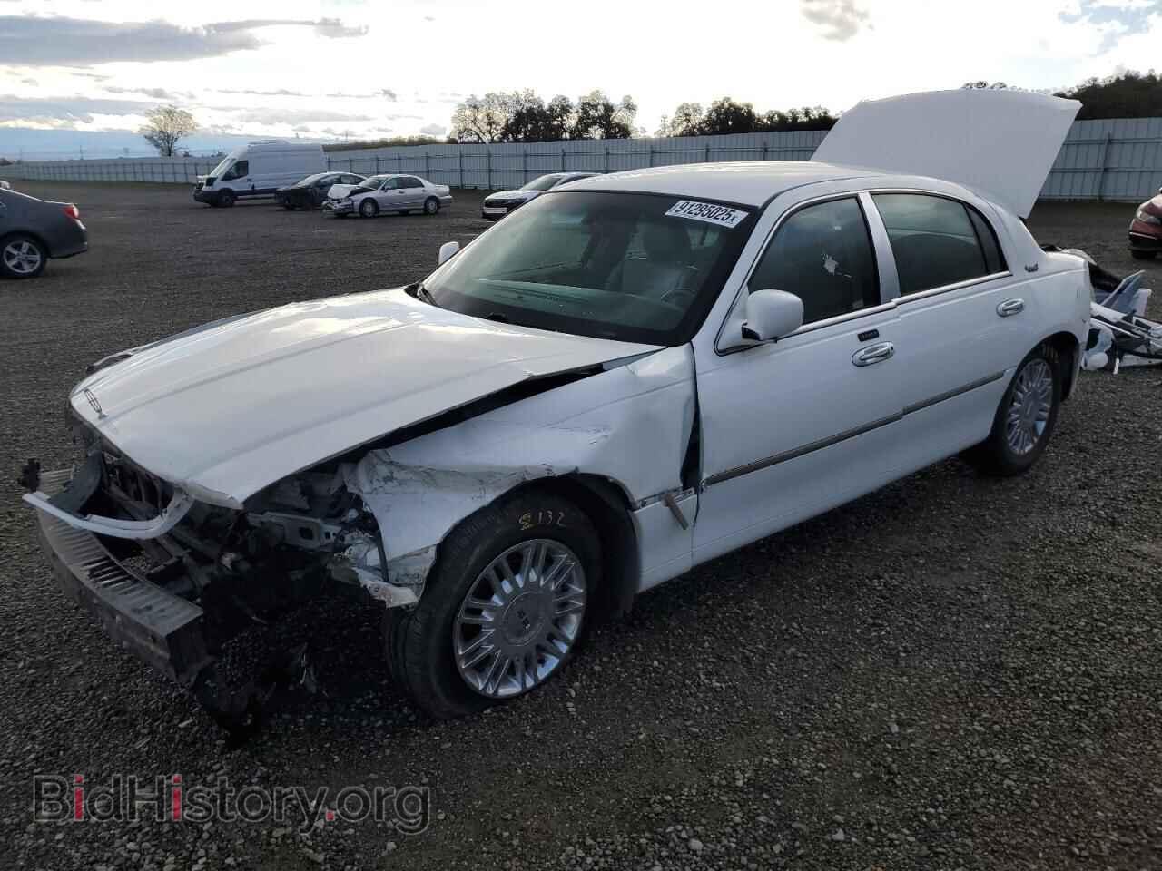 Photo 2LNBL8CV1AX752441 - LINCOLN TOWNCAR 2010