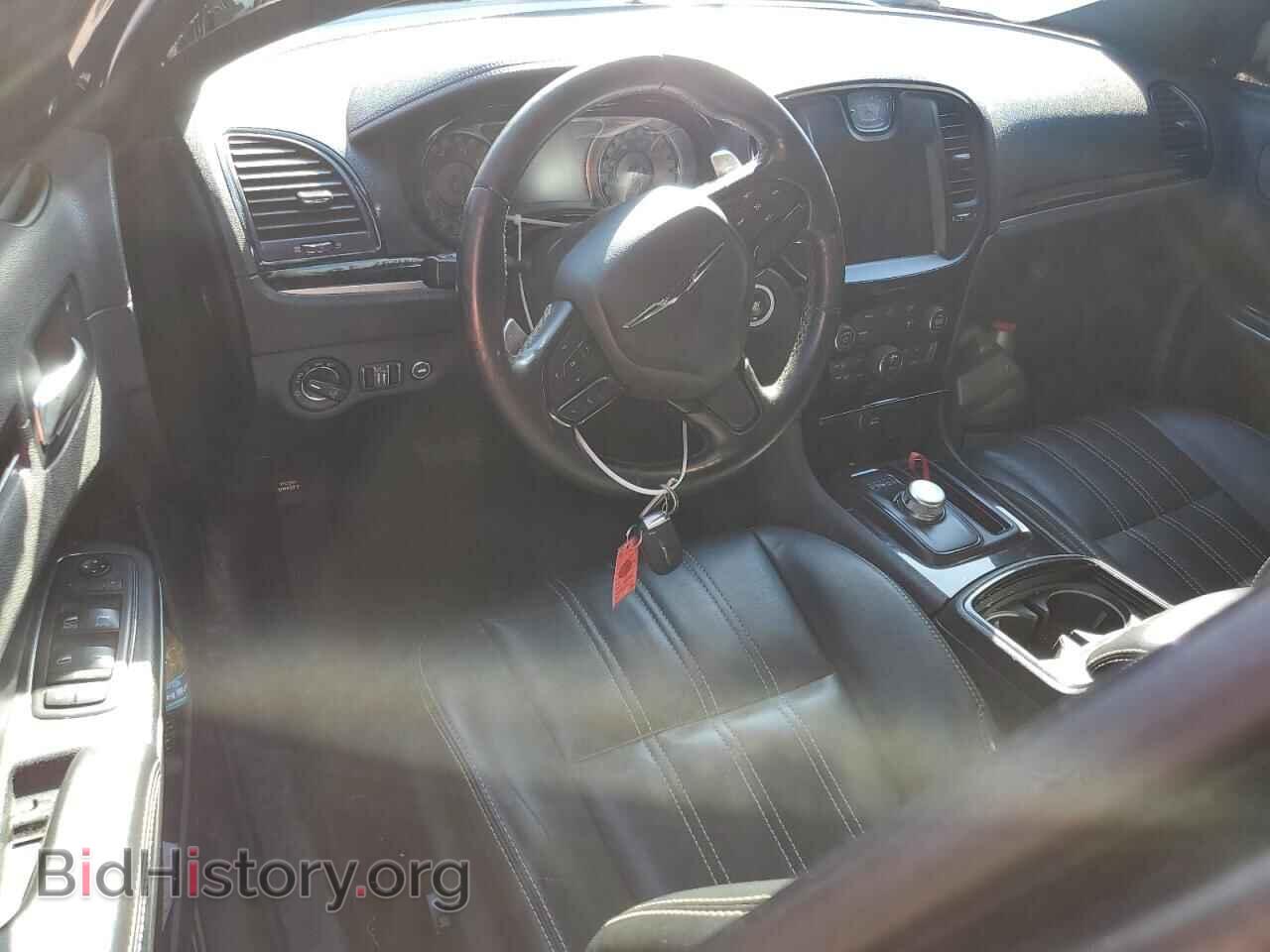 2019 CHRYSLER 300 - VIN: 2C3CCABG2KH516450 - Фото 8