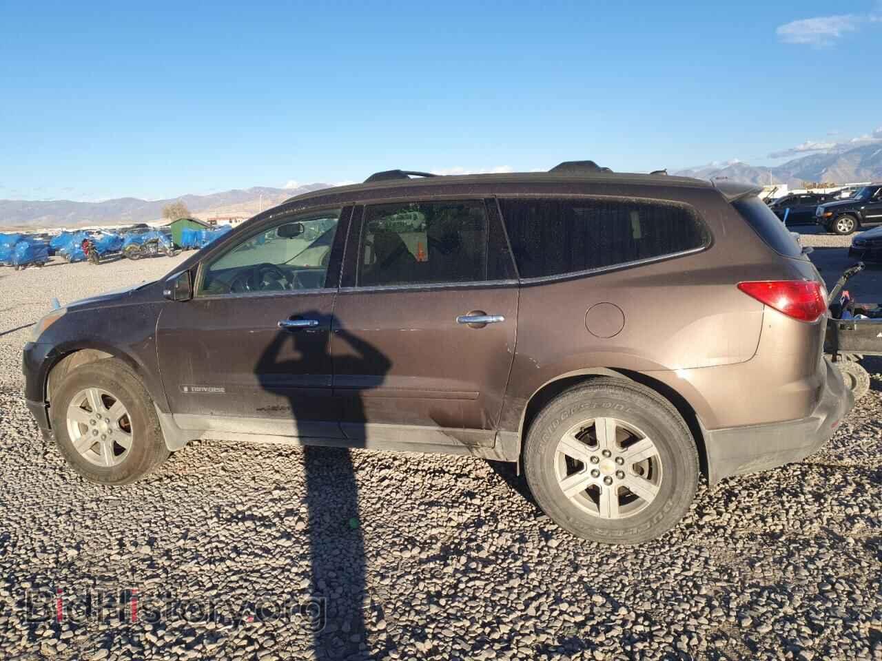 2009 CHEVROLET TRAVERSE - VIN: 1GNER23D49S167105 - Фото 2