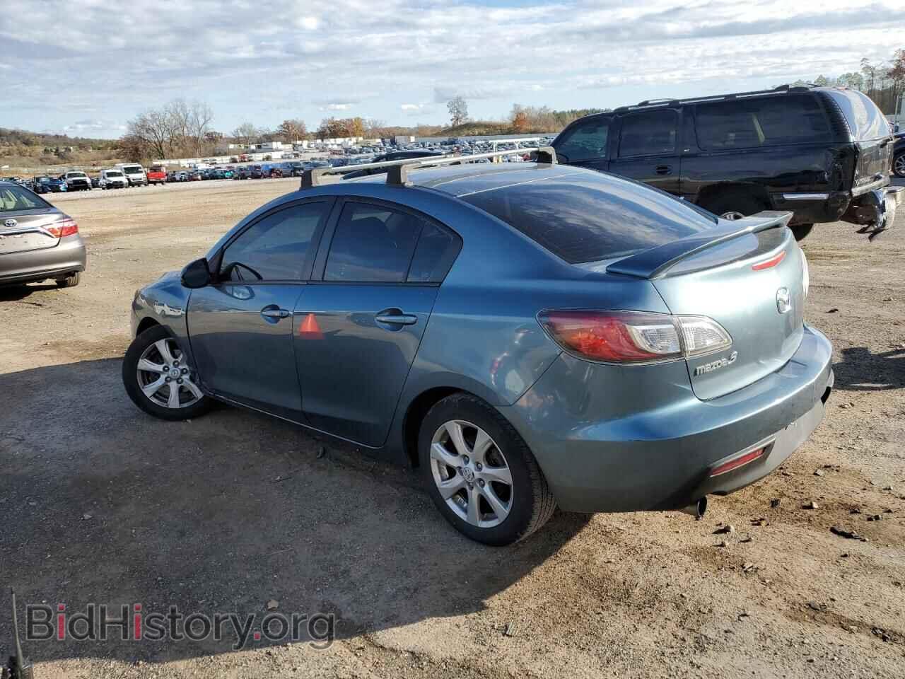 2011 MAZDA 3 - VIN: JM1BL1VF5B1409188 - Фото 2