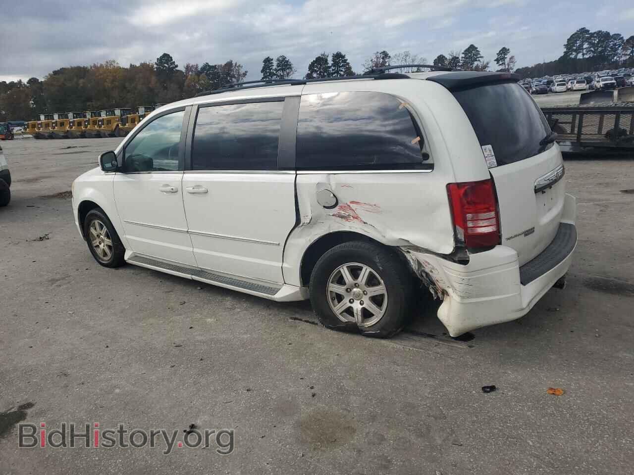2008 CHRYSLER MINIVAN - VIN: 2A8HR54PX8R754191 - Фото 2