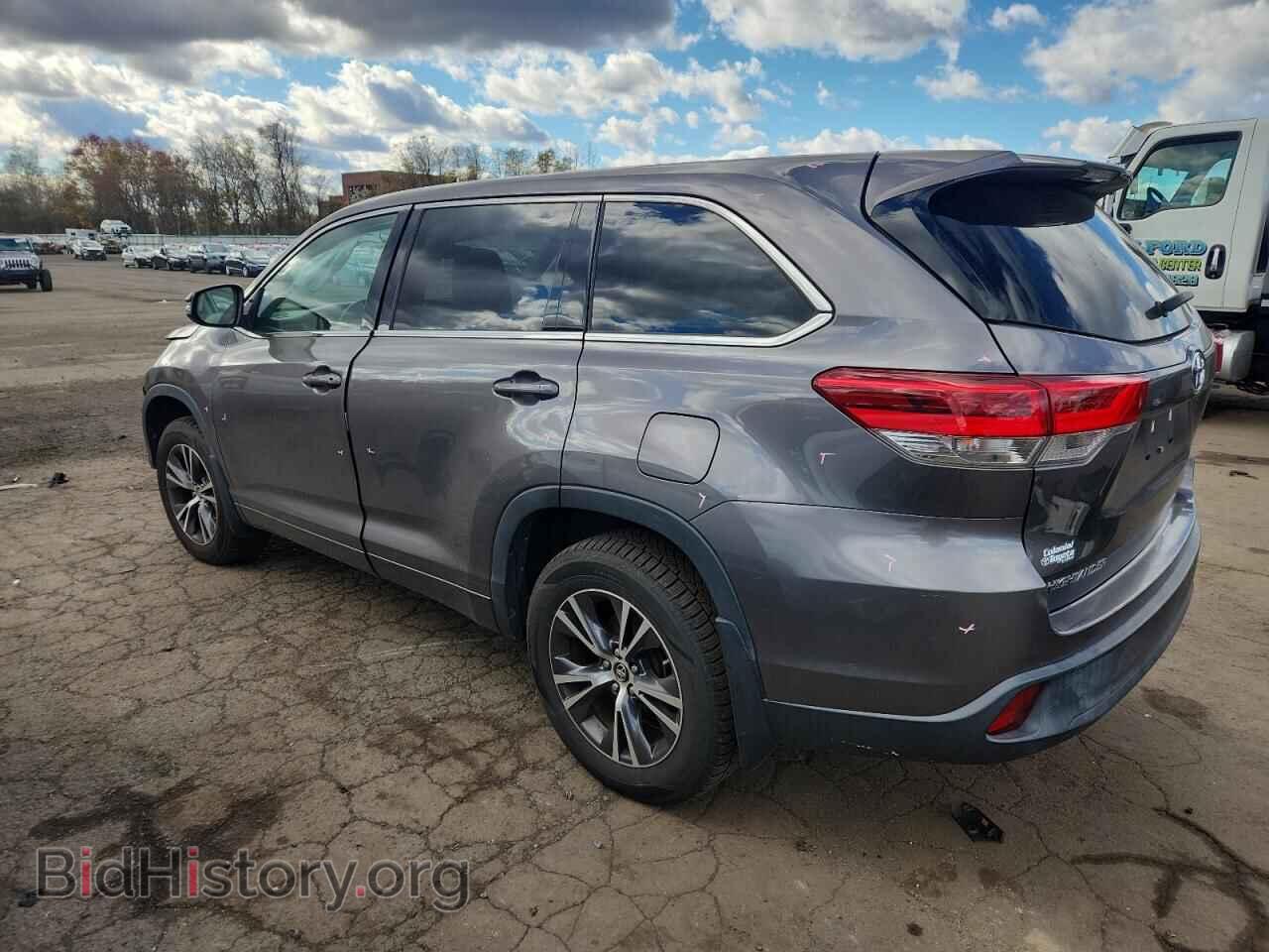 2018 TOYOTA HIGHLANDER - VIN: 5TDBZRFH5JS902075 - Фото 2