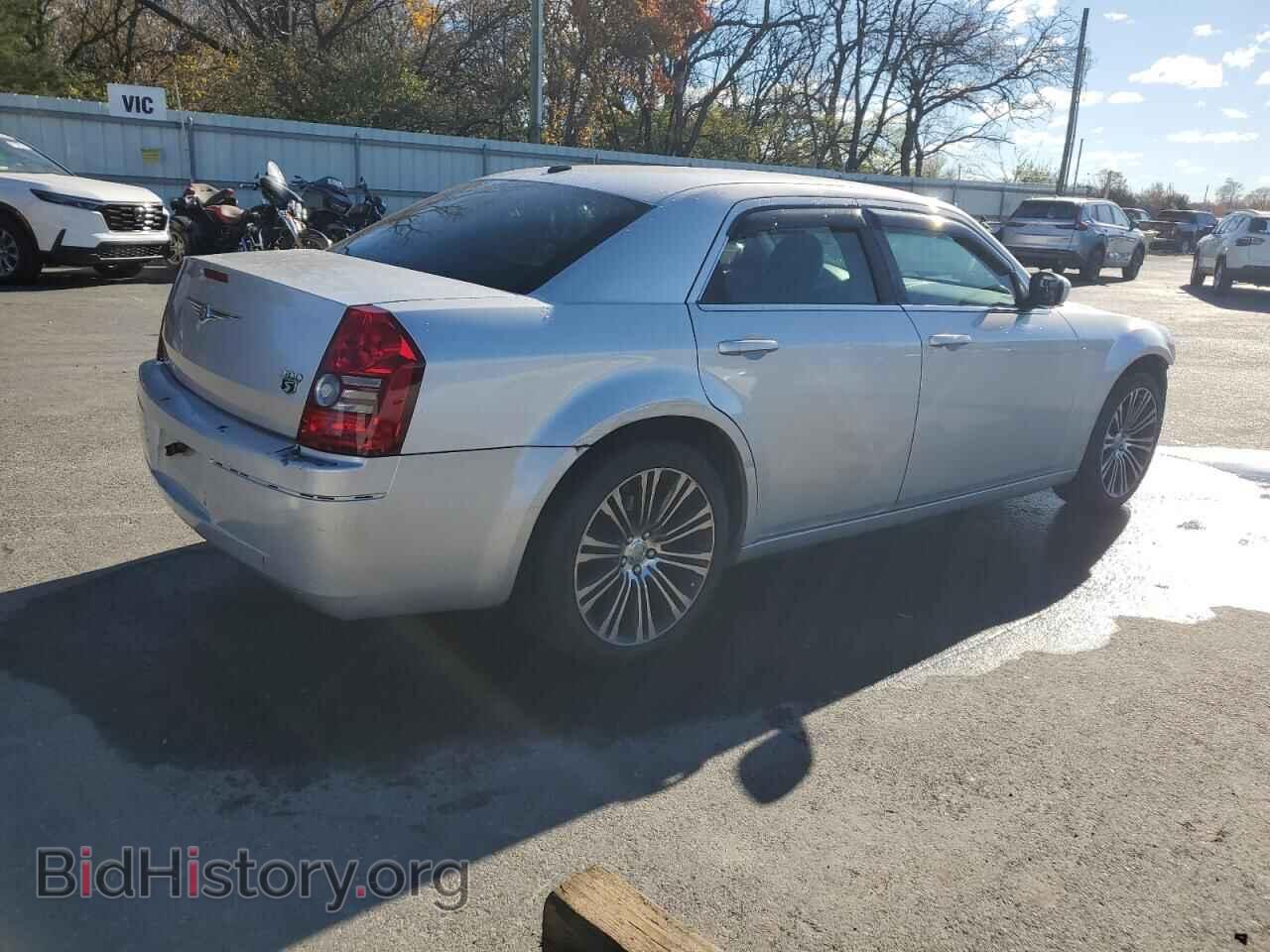 2010 CHRYSLER 300 - VIN: 2C3CA2CV3AH262237 - Фото 3