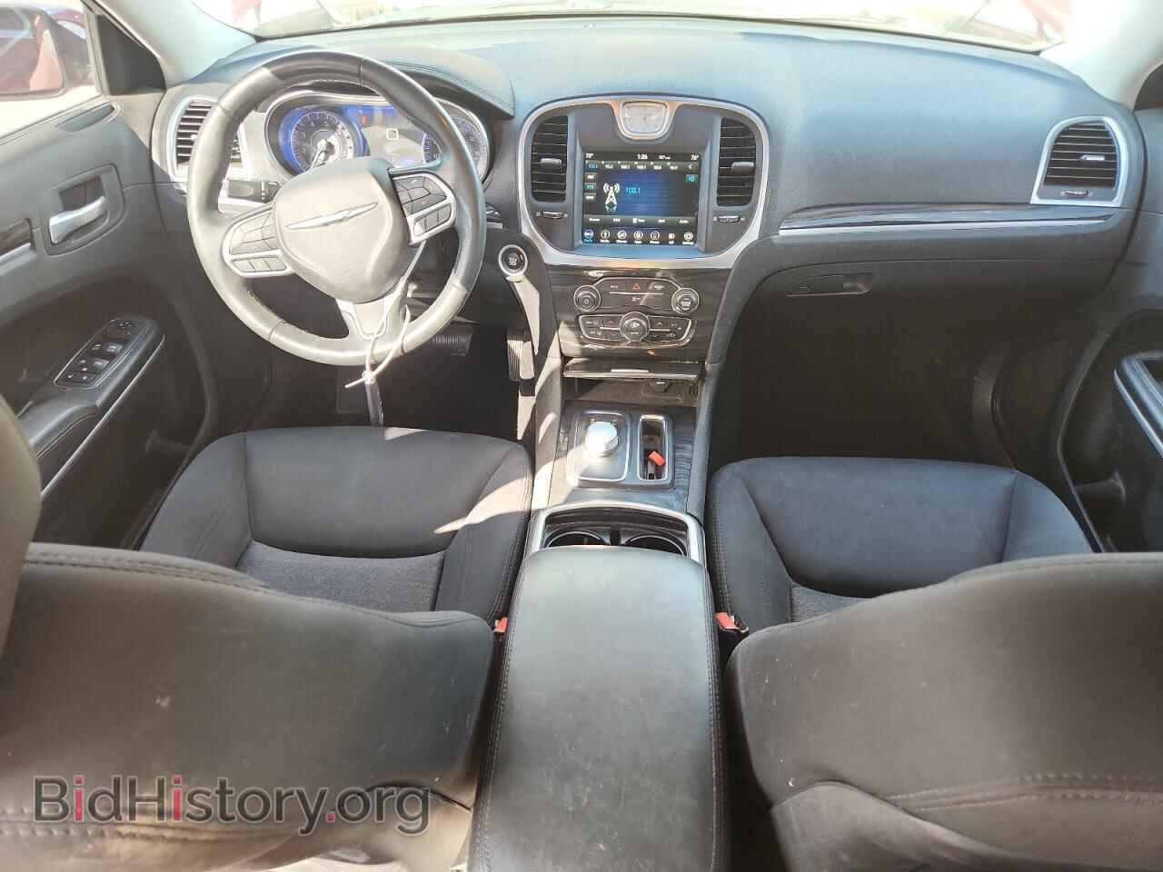 2019 CHRYSLER 300 - VIN: 2C3CCAAG9KH612397 - Фото 8