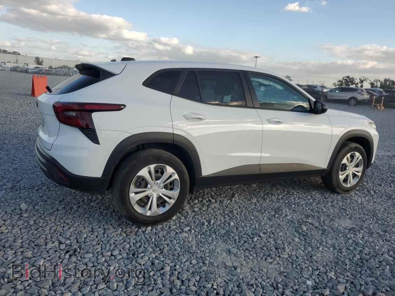 2024 CHEVROLET TRAX - VIN: KL77LFE25RC003360 - Фото 3