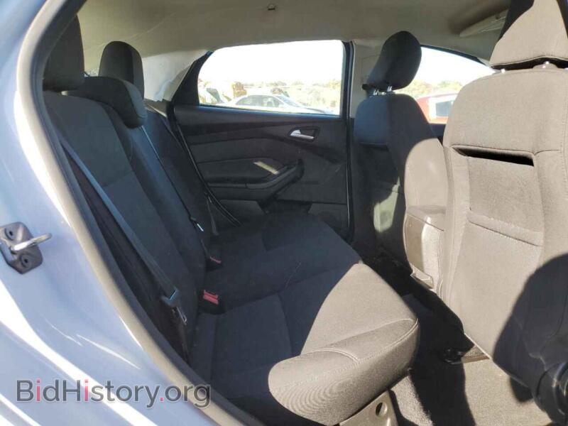 2016 Ford FOCUS (VIN 1FADP3K25GL313007) — photo 10 of 14