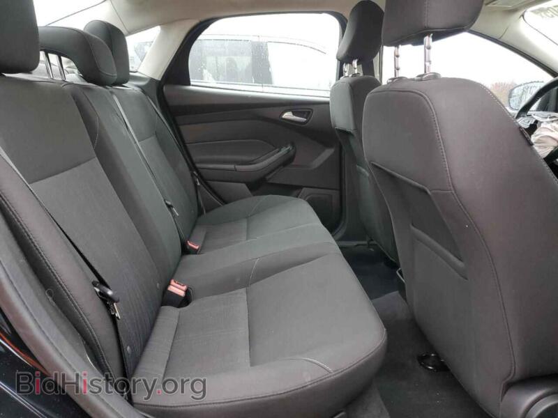 2016 Ford FOCUS (VIN 1FADP3F22GL244321) — photo 10 of 15