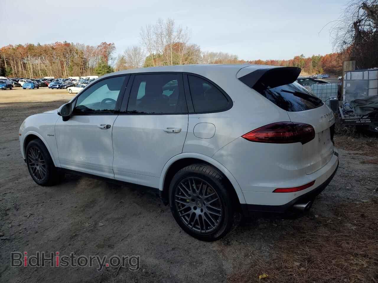 2017 PORSCHE CAYENNE - VIN: WP1AE2A29HLA72504 - Фото 2