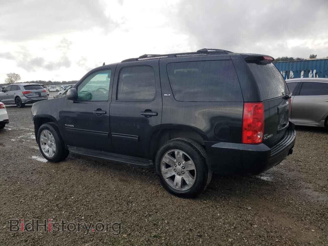 2011 GMC YUKON - VIN: 1GKS2CE03BR342378 - Photo 2