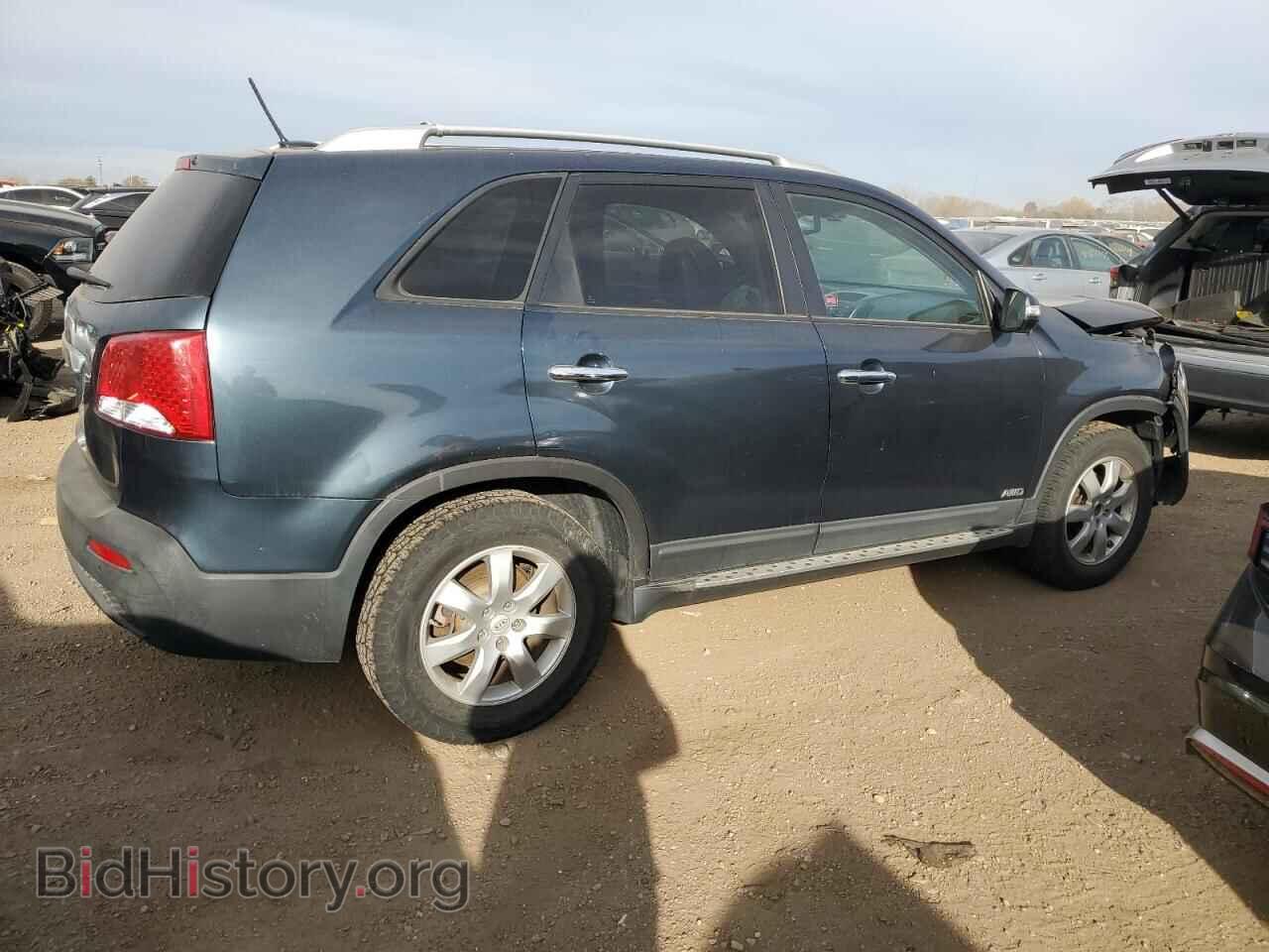 2011 KIA SORENTO - VIN: 5XYKTDA10BG120828 - Фото 3