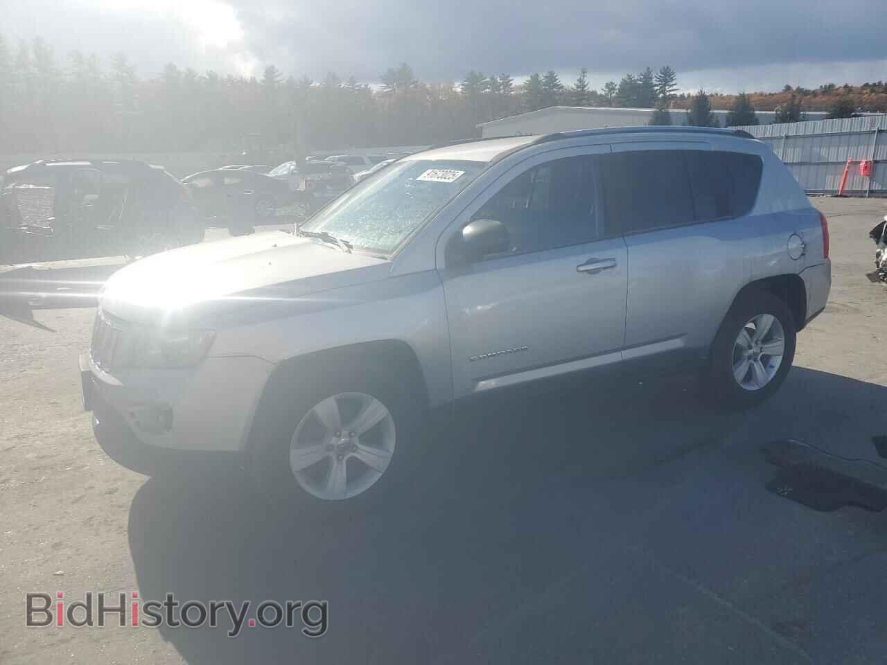 Photo 1J4NT1FA6BD176253 - JEEP COMPASS 2011
