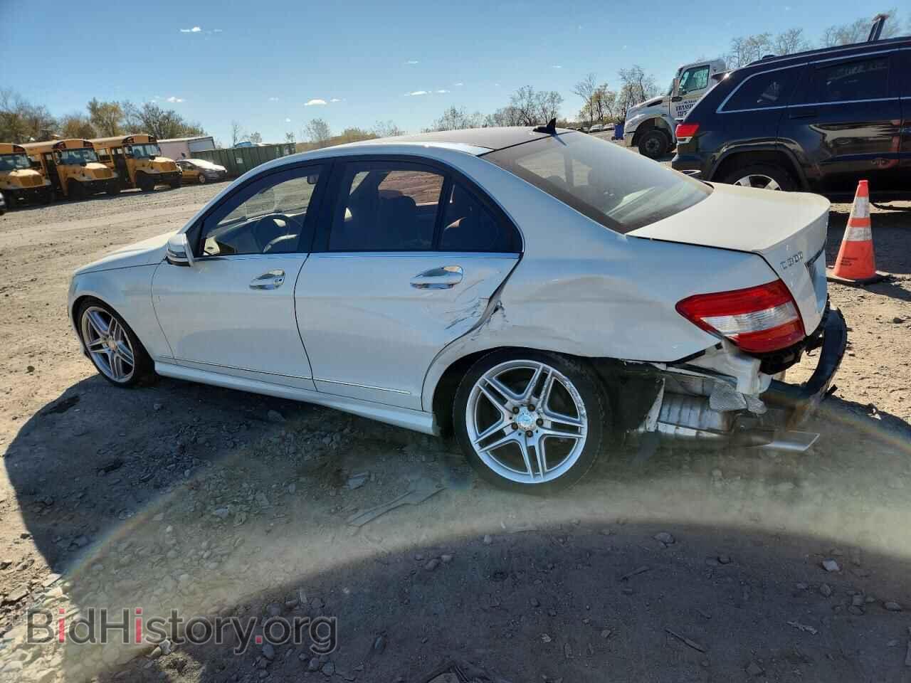 2011 MERCEDES-BENZ C-CLASS - VIN: WDDGF8BB7BR181743 - Фото 2