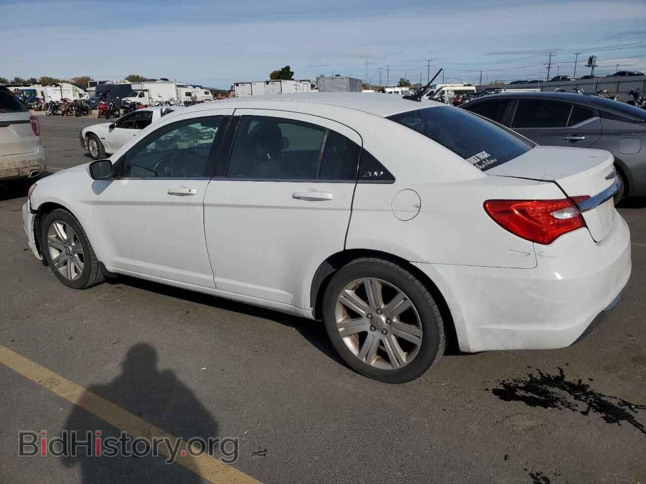 2013 CHRYSLER 200 - VIN: 1C3CCBABXDN671964 - Фото 2