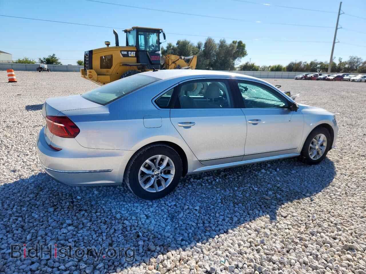 2017 VOLKSWAGEN PASSAT - VIN: 1VWAT7A34HC010776 - Фото 3
