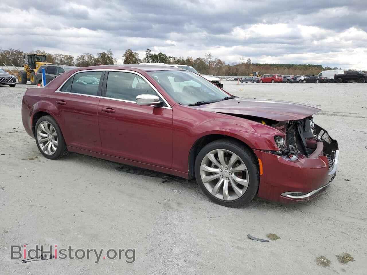 2019 CHRYSLER 300 - VIN: 2C3CCAAG1KH590797 - Фото 4