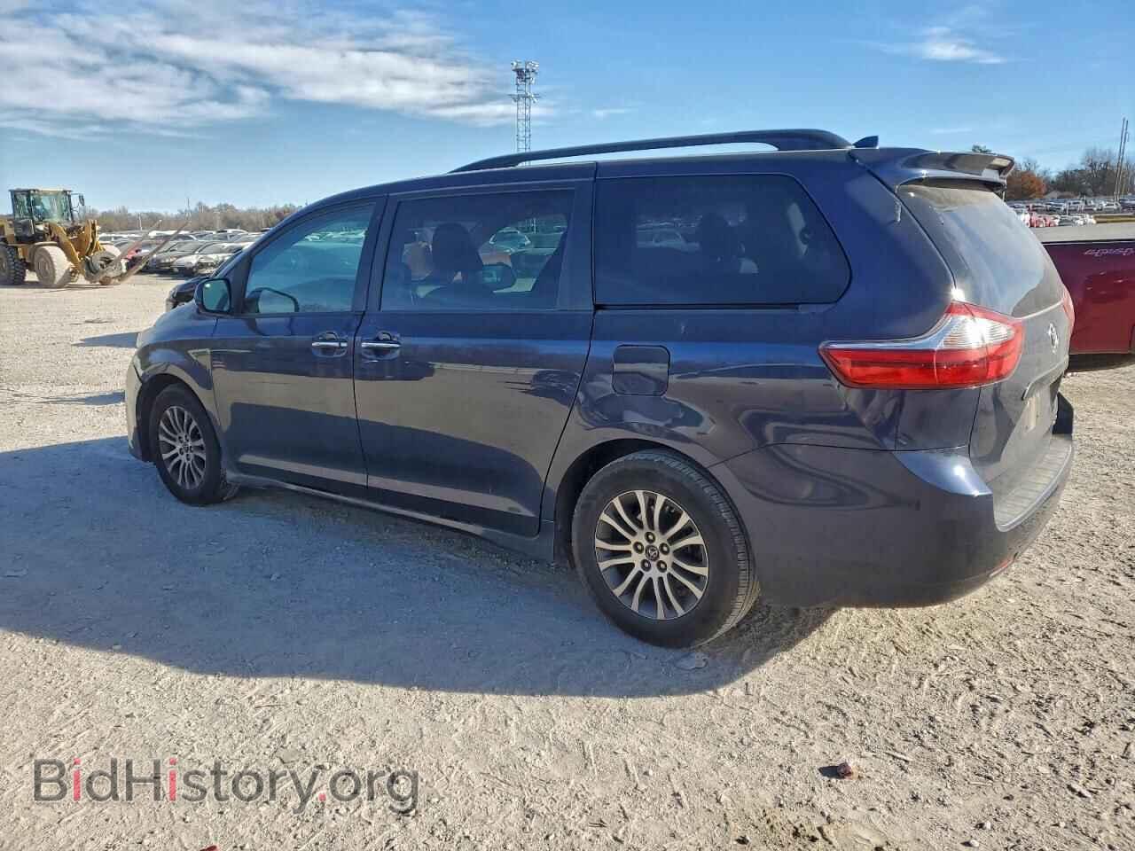 2018 TOYOTA All Models - VIN: 5TDYZ3DC0JS909143 - Фото 2