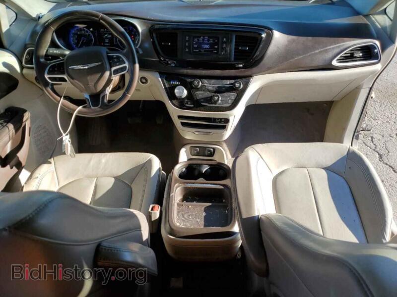 2017 Chrysler PACIFICA (VIN 2C4RC1BG6HR645137) — photo 8 of 16