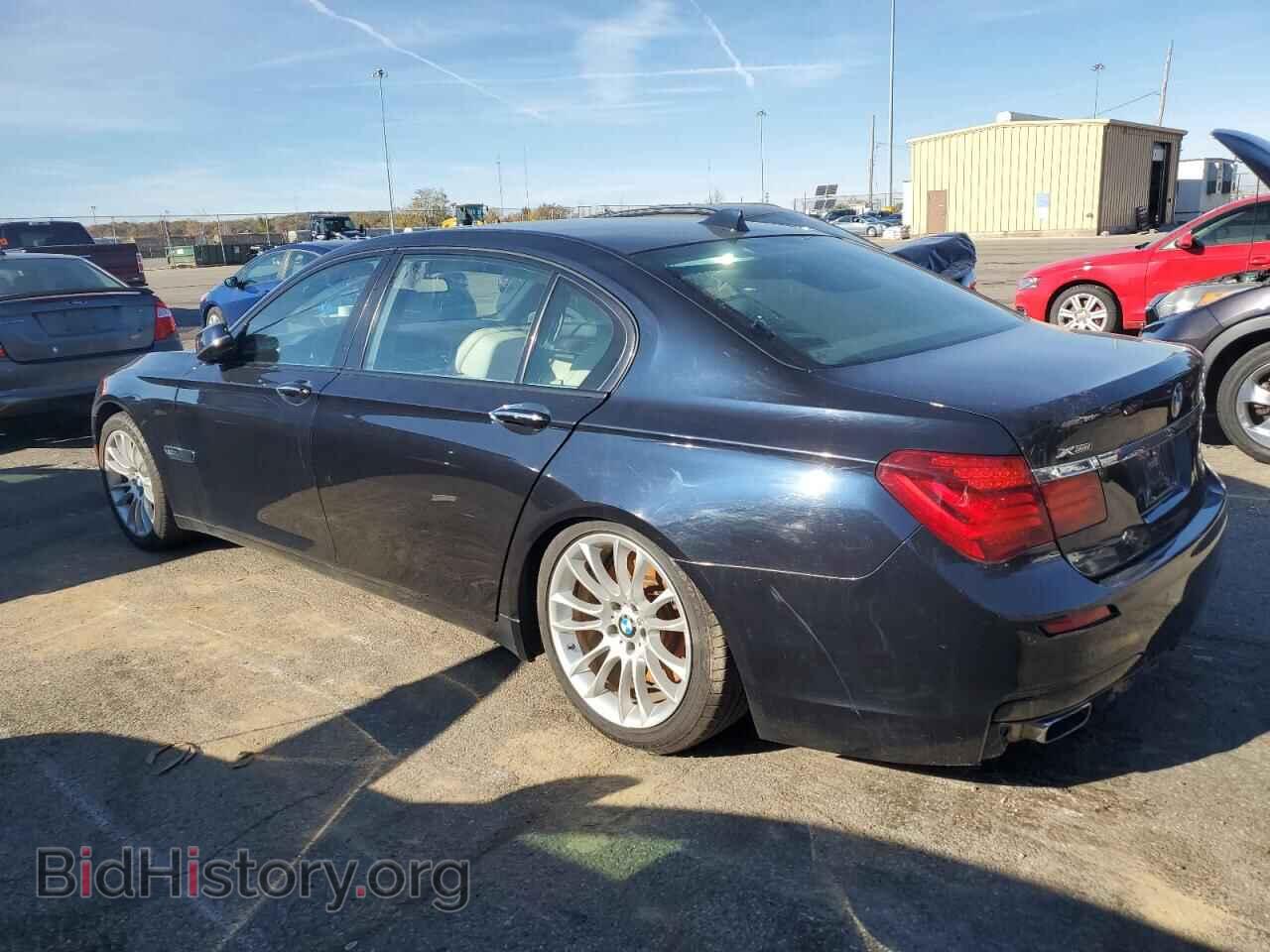 2015 BMW 7 SERIES - VIN: WBAYF8C56FD654880 - Фото 2